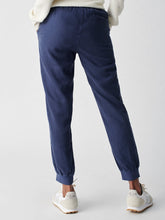 Load image into Gallery viewer, Faherty Arlie Day Pant in Navy