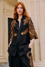 Load image into Gallery viewer, Farm Rio Black Tiger Long Sleeve Shirt - FINAL SALE