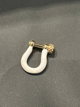 Load image into Gallery viewer, Goldfine Small Horseshoe Clasp