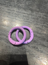 Load image into Gallery viewer, Goldfine Circle Clasps