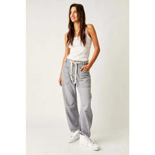 Load image into Gallery viewer, Free People Moxie Low Slung Pull-on Barrel Jeans in Little Darlin