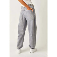 Load image into Gallery viewer, Free People Moxie Low Slung Pull-on Barrel Jeans in Little Darlin