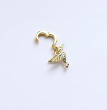 Load image into Gallery viewer, Goldfine Hummingbird (Mahjong) Charm