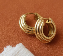 Load image into Gallery viewer, Flanerie Juliette 18K Gold Non-Tarnish Chunky Hoop Earrings