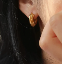 Load image into Gallery viewer, Flanerie Juliette 18K Gold Non-Tarnish Chunky Hoop Earrings