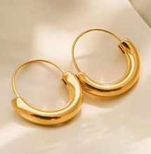 Load image into Gallery viewer, Flanerie Mackenzie 18K Non-Tarnish U-Shape Hoop Earring