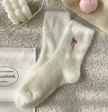 Load image into Gallery viewer, AC Fluffy Womens Socks