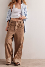 Load image into Gallery viewer, Free People Final Countdown Cuffed Low-Slung Jeans in Tumbleweed