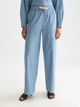 Load image into Gallery viewer, Scotch and Soda Noa Indigo Lightweight Trouser in Blue Moon
