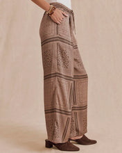 Load image into Gallery viewer, Splendid Valerie Pleated Print Pant in Taupe Grey Bandana